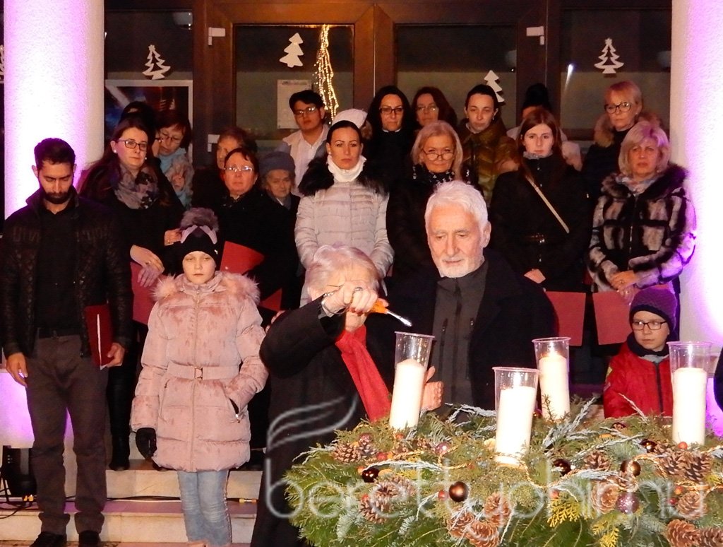 Fellobbant a szeretet lángja is 28